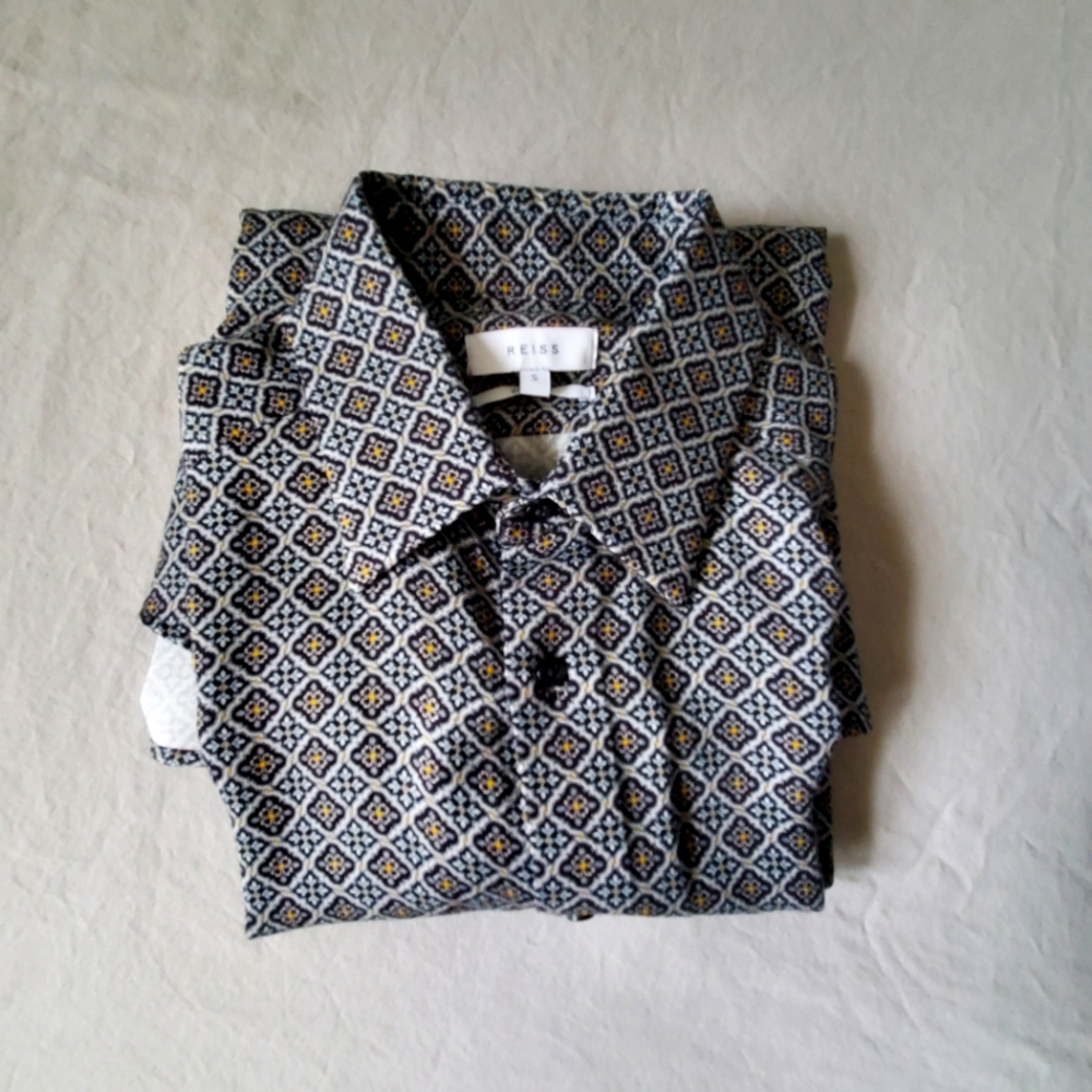 Geometric shape shirt in sage multi color